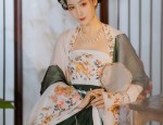 Embracing the New Chinese-Style Cheongsam Suit