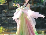 The Splendor of the Fengma Mian裙:A Cultural Icon of Chinese Traditional Fashion