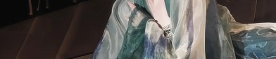 The Enigma of a Chic Hanfu Female Warrior