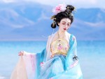 Lei Yingjuns Cheongsam:A Blend of Tradition and Modernity