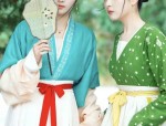 Red Cheongsam Women:Embracing the Neo-Chinese Style