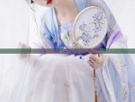 V-neck Cheongsam:A Thin and Elegant Classic