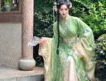 Traditional Chinese Style Blouse and Horseface Skirt:A Fusion of Elegance and Heritage