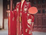 The Grace of Mid-Length Silk Cheongsam:A Noble Elegance