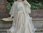 Modernizing Traditional Song Dynasty Hanfu for Summer Comfort and Style