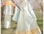 The Red Willing of Flower-Wedding Hanfu:A Journey Through Time
