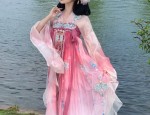 The Splendor of Jingyun’s Horseface Skirt Set