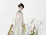 Encounter with a Divine Deer:The Enchantment of Traditional Chinese Clothing in a Fairyland Context