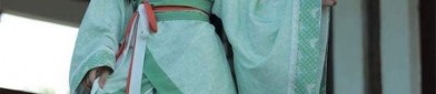 Enchanting and Dominating:The Allure of the Waist-Length Hanfu for the Super-Chic Woman