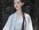 Embracing the New Chinese Style:The Cheongsam Woman Reimagined with Stylish Slits