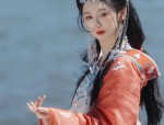 The Short-Style Cheongsam:Embracing Elasticity and Embodying Elegance