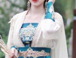 The Elegant Combination of a Horseface Skirt with a High-End Top