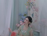 The Green Checkered Qipao:Embracing Traditional Elegance with a Modern Twist