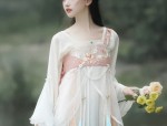 The Art of Pairing Cheongsam with Shoes:A Cultural Exploration