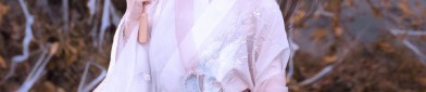 Summer in a Lightweight Cheongsam:The Essence of Elegance