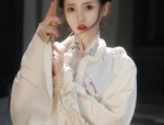 The Elegance of Cheongsam with an Overcoat of a Cape:A Cultural Exploration