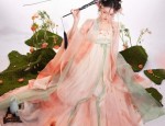 Embracing the Traditional:蚀骨旗袍与遮肚大肚子之美