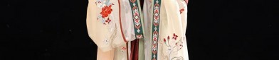 Vibrant Red Horseface Skirt:A Traditional Beauty in Full Bloom