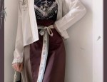 Camellia Splendor:The Elegance of a Horse-Face Skirt