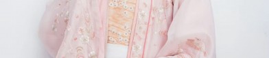 The Splendor of Cheongsam,Shawl,and the Style of Si Teng