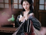 The Allure of Hanfu Fashion:The Elegant Fringes of Fans as Fashion Accessories