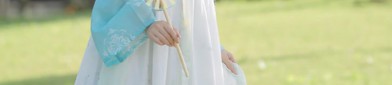 The Blue Harmony of Traditional Chinese Footwear with Hanfu Clothing