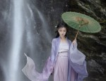 Embracing Traditional Charm:The Evolution of Cheongsam for the Petite Figure in Chinese Style