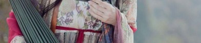 Traditional Chinese Cheongsam Dress with Embroidery and盘扣细节