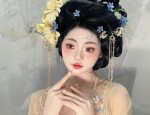 Embracing the New Neo-Chinese Style:The Revival of the Cheongsam Skirt with Modern Stiletto Heels