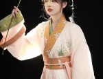 Encounter with the Qipao:A Cultural Journey Through Time