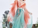 Embellishing the World of Horseface Skirt with Pendant Decorations