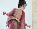 Enhancing the Elegance of Horseface Skirt with Exquisite Ear Accessories