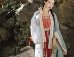 The Classic Dance of Cheongsam:Embodying the Essence of Traditional Chinese Beauty