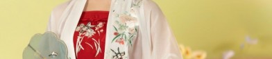 Winter Cheongsam with a Hooded Cape:A Traditional Elegance in Cold Weather