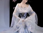 The Long-Style Cheongsam as a Bridesmaids Choice:A Cultural and Stylistic Exploration