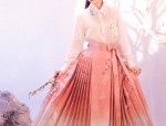 The Splendor of Ningan in a Dream:The Same Style Hanfu Worn by Bai Lu