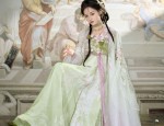The Minstrel-Inspired Horseface Skirt as a Bridesmaid Attire:A Blend of Tradition and Modernity