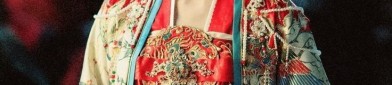 The Charm of Qipao Women and the Beauty of Child Girls in Traditional Chinese Dress