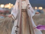 The Splendor of Jingyuns White Horseface Skirt with Dyes