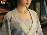 Embracing Modernity in a Black Cheongsam:Summer Fashion Evolution