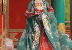 汉尚华莲汉服龙母