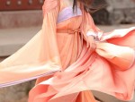 Winter Warmth in Hanfu Pengfeng:The Allure of Traditional Chinese Clothing in Cold Weather