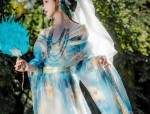 Gorgeous Gorges in Qiu Dong:A Closer Look at Traditional Chinese Costumes
