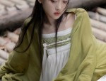 Mini-Sized Charm:The Allure of Short-Stature Qipao with Seven-Point Sleeve