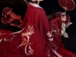Reimagining the Cheongsam:A New Low-neck Design for Modern Elegance