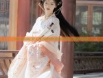 The Splendor of the Chezi Skirt:The Revival of Hanfu Fashion with a Phoenix Ascension