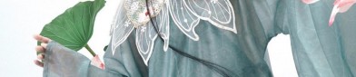 The Embracing Elegance of a Mothers Cheongsam at Her Wedding Gala