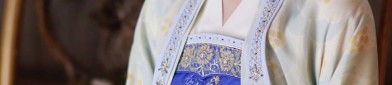 Off-the-Shoulder Blouse with Horseface Skirt:A Fashionable Fusion of Elegance and Tradition