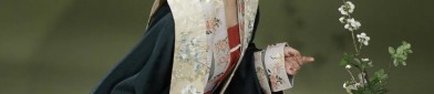 Embracing the Summer:The Anticipation of a Cheongsam-Clad Lady