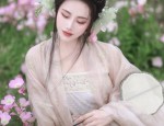 The Elegance of Cheongsam with a Neck-Hanging Design for Toast Ceremonies